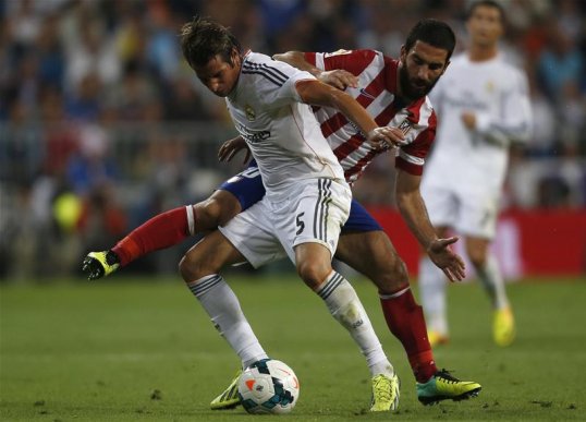 Manchester United manager David Moyes is still set on signing Real Madrid left-back Fabio Coentrao as a replacement for Patrice Evra, according to reports in Spain.