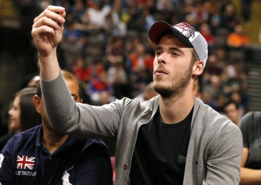 Manchester United coach Chris Woods believes David De Gea can become the best goalkeeper in the world.