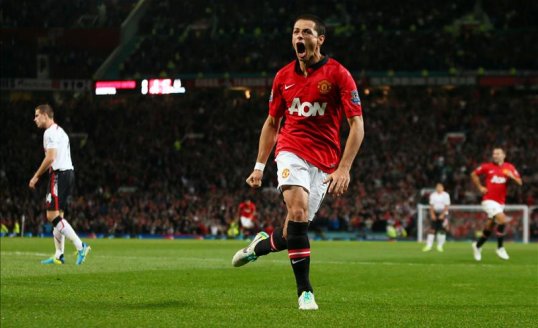 Manchester United manager David Moyes has handed a starting place to both Javier Hernandez and Shinji Kagawa for their Champions League clash with Real Sociedad at Old Trafford on Tuesday.