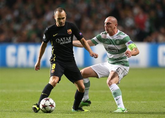 Manchester United target Andres Iniesta is set to sign a new deal with Spanish giants Barcelona.
