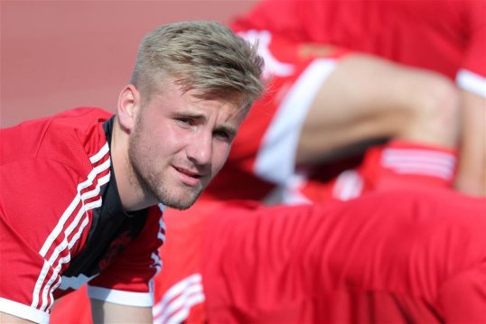 Manchester United manager David Moyes is reportedly planning a January move for Southampton left-back Luke Shaw.