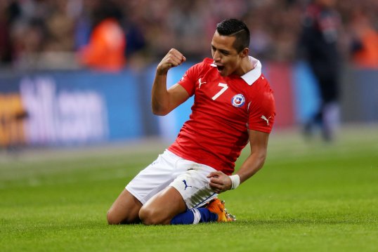Manchester United boss David Moyes is eyeing a January move for Chile hero Alexis Sanchez