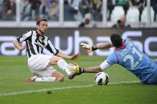 Manchester United manager David Moyes will ask for Juventus midfielder Claudio Marchisio as part of any deal for Nani to move to the Turin giants.