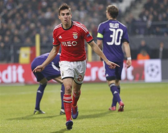 Napoli are set to compete with Manchester United for the signing of Benfica winger Nicolas Gaitan, according to TuttoMercatoWeb.