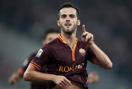 Manchester United will look to negotiate a swap deal with Roma involving striker Javier Hernandez and playmaker Miralem Pjanic, it has emerged.