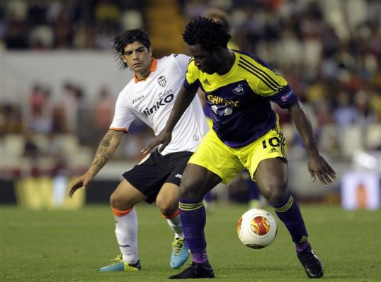 Valencia midfielder and Manchester United target Ever Banega is also wanted by Tottenham Hotspur, it has emerged.