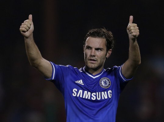 Manchester United boss David Moyes is keeping a close eye on Juan Mata with a view to making a January bid for the Chelsea midfielder.