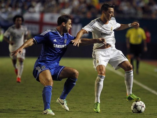 Manchester United are ready to step up their interest in Real Madrid attacking midfielder Mesut Ozil.