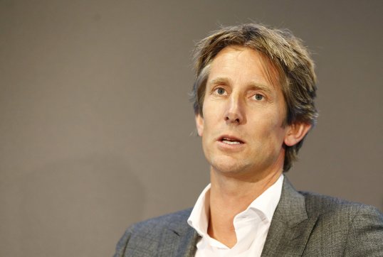 Former Manchester United goalkeeper Edwin van der Sar has urged the Old Trafford faithful to remain patient as the club bid to overcome a poor start to the season.