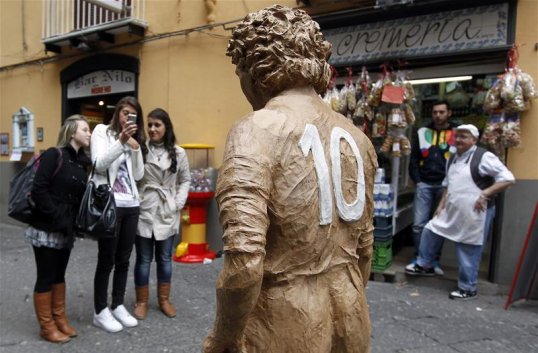 Gonzalo Higuain said he chose Napoli because of the legacy Argentinian compatriot Diego Maradona left at the club.