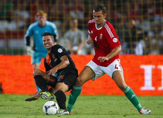 Manchester United are poised to wrap up Robin van Persie and Shinji Kagawa in cotton wool to have them fit and firing for the Champions League next week.