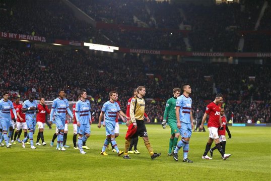 Manchester United have become the first sports club in the world to be valued at over US$3 billion (£1.9 billion) according to American business magazine Forbes.