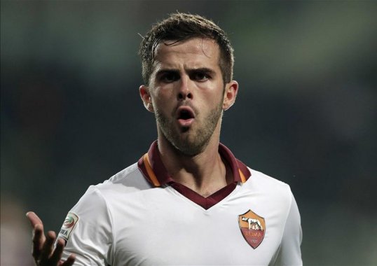Manchester United and Tottenham Hotspur are ready to pounce for Miralem Pjanic, as the Roma midfielder continues to delay over a new contract.
