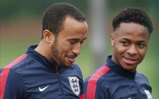 Manchester United and Tottenham Hotspur have both tied down key young players to long-term contracts.