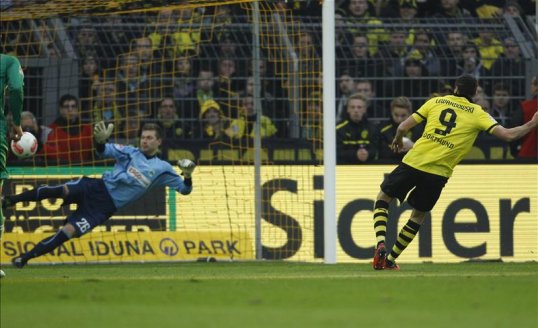 The agent of Borussia Dortmund striker Robert Lewandowski has revealed that Manchester United are the only club to have made contact about taking the player away from the Signal Iduna Park.