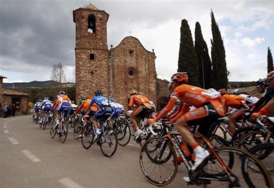 Gamiz rider Dan Martin took the overall lead of the Volta a Catalunya with a stunning solo charge to win stage four of the Catalan race.
