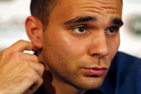 Lille attacking midfielder Marvin Martin is set to be out for between four to six weeks after undergoing knee surgery.
