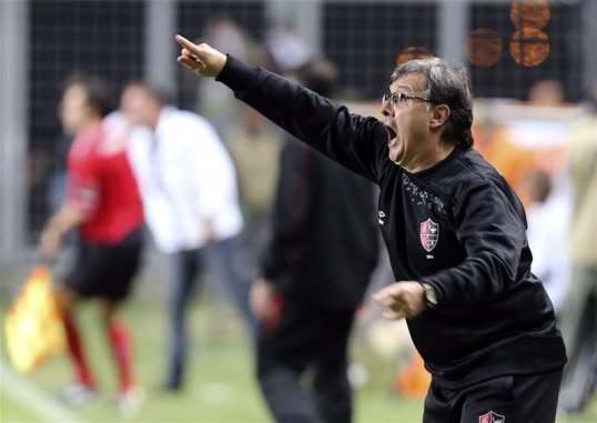 Former Newell’s Old Boys manager Gerardo Martino has signed a deal to become the next manager of Barcelona, according to reports in Spain.