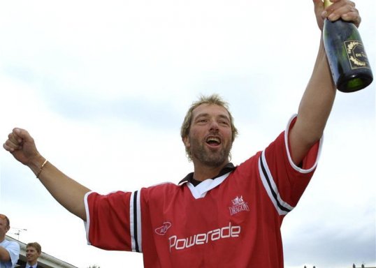 Former England batsman Matthew Maynard has revealed he is taking a break from cricket after deciding to leave his coach role with Nashua Titans in South Africa.