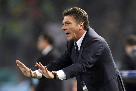 Napoli Coach Walter Mazzarri’s agent was spotted at Roma’s training ground prompting speculation of a Serie A switch