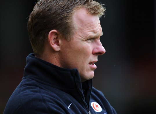Saracens director of rugby Mark McCall has signed a contract extension the keep him at the Premiership club until 2015.