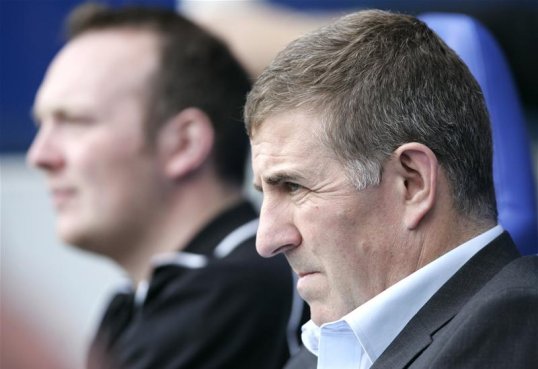 New Scotland boss Gordon Strachan has named his former Aberdeen team-mate Mark McGhee as his assistant.