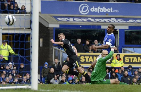 Wigan Athletic manager Roberto Martínez has backed winger Callum McManaman to push for a starting place in Premier League games for the Latics.