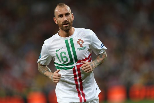 Turkish side Fenerbahçe have completed the signing of Chelsea midfielder Raul Meireles for a