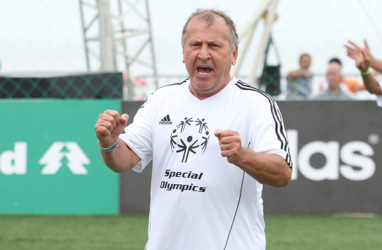 Former Brazil star Zico has said that Mano Menezes should not have been sacked as the Brazil coach.
