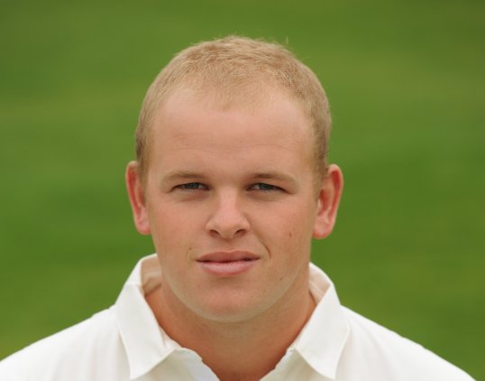 Warwickshire spinner Chris Metters will miss the start of the county season after being forced to go under the knife for an on-going shoulder injury.