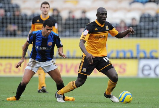 Sheffield Wednesday have signed Hull City midfielder Seyi Olofinjana on loan until the end of the season.