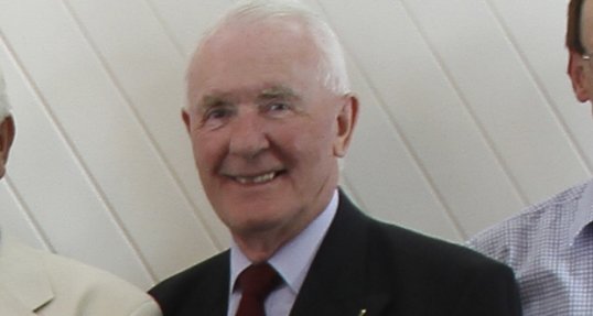 Former England captain Mike Denness has died aged 72 following a battle with cancer.