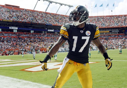 Miami Dolphins wide receiver Mike Wallace has been slammed for making alleged homophobic comments about NBA player Jason Collins.