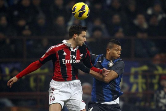 Arsenal are on the lookout for a new defender in the upcoming January transfer window, and SportsDirect News understands that AC Milan's Mattia De Sciglio could be on Arsene Wenger's shortlist.