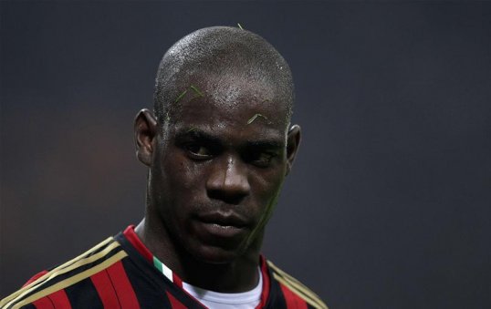 Former AC Milan star Pierino Prati has praised the qualities of striker Mario Balotelli, but believes he should leave if he is not fully committed to the club.