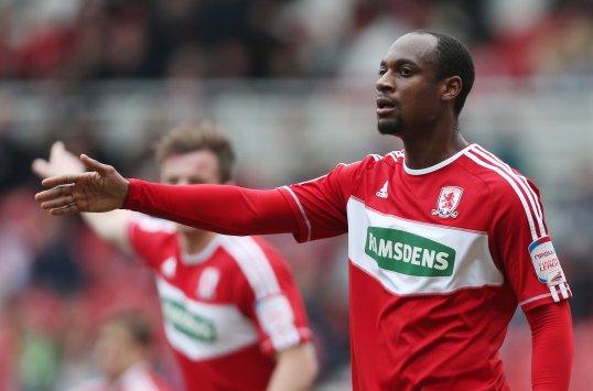 Millwall have signed Middlesbrough defender Justin Hoyte on an emergency loan deal until 1 January.
