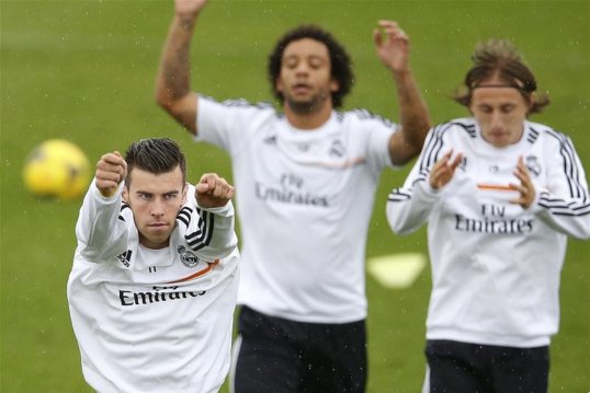 Real Madrid midfielder Luka Modric is helping