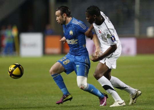 Monaco have agreed terms with promising defender Nicolas Isimat-Mirin ahead of a summer move from Valenciennes.