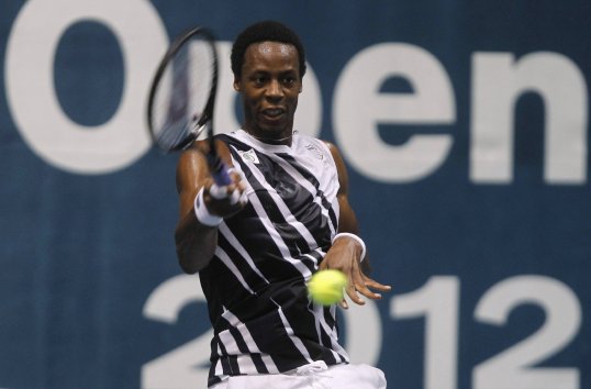 Gaël Monfils has pulled out of is match against Andy Murray in the Japan Open due to a knee injury.