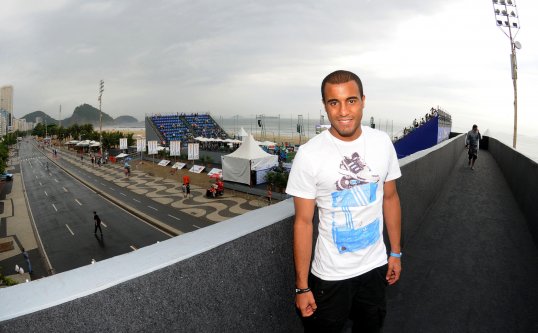 Paris St-Germain midfielder Lucas Moura has claimed he is similar to Barcelona striker Lionel Messi.