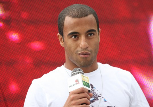Lucas Moura wants to win “everything” with Paris Saint-Germain.