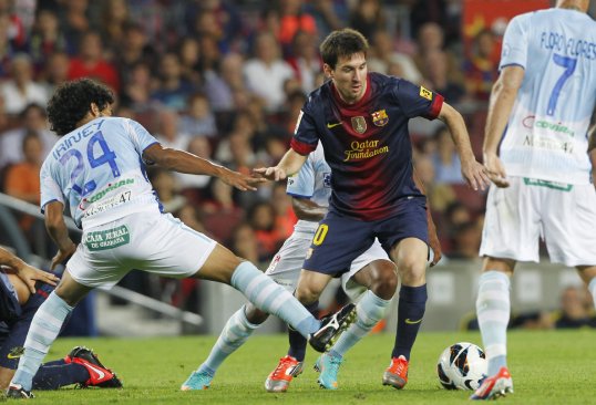 Barcelona striker Lionel Messi has praised the club's coach José Mourinho ahead of the side's grudge match against Real Madrid in El Clásico.
