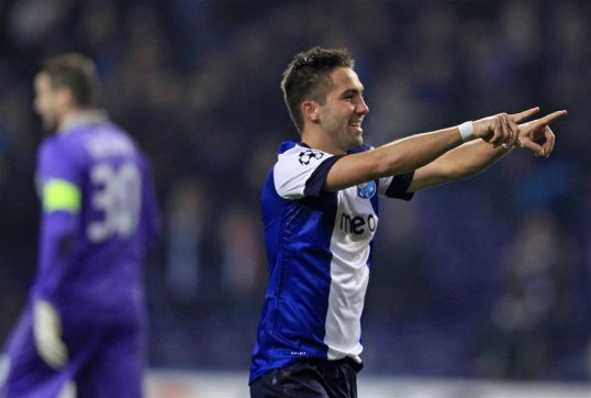 Tottenham Hotspur and Chelsea target Joao Moutinho has stated his intention to stay with the Portuguese champions this summer.