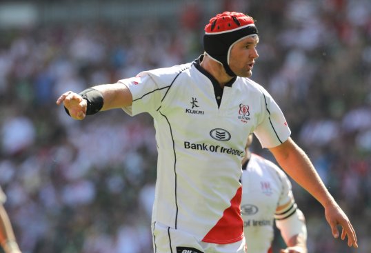 Ulster captain Johann Muller has signed a new contract that keeps him at Ravenhill until the summer of 2014.