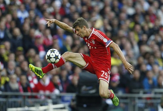 Bayern Munich midfielder Thomas Muller has insisted that one of his team mates should be awarded the Ballon d'Or.