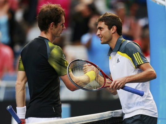 British number one Andy Murray reached the quarter finals of the Australian Open with a straight set over Gilles Simon.