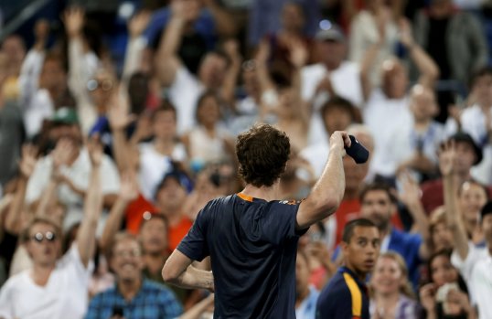 British tennis ace Andy Murray recovers from a set down to beat Marin Cilic and reach the US open semi-finals.