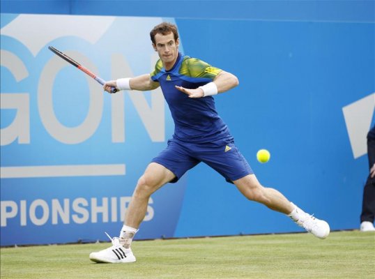Andy Murray has beaten Marinko Matosevic at the Aegon Championship to reach the quarter-finals.