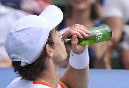 A bottle signed by US Open Champion Andy Murray is expected to reach £20,000 in an auction on Saturday.