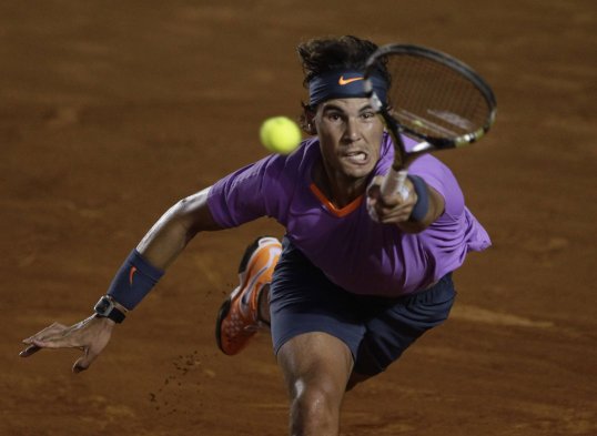 World number five Rafael Nadal has reached the semi-final of the Acapulco International after a gritty 7-5 6-4 battle with Nicolas Almagro.